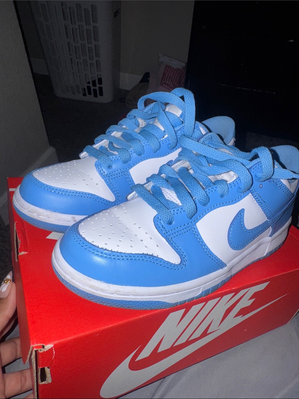 University Blue grade school dunks 5.5Y - Picture 3 of 7